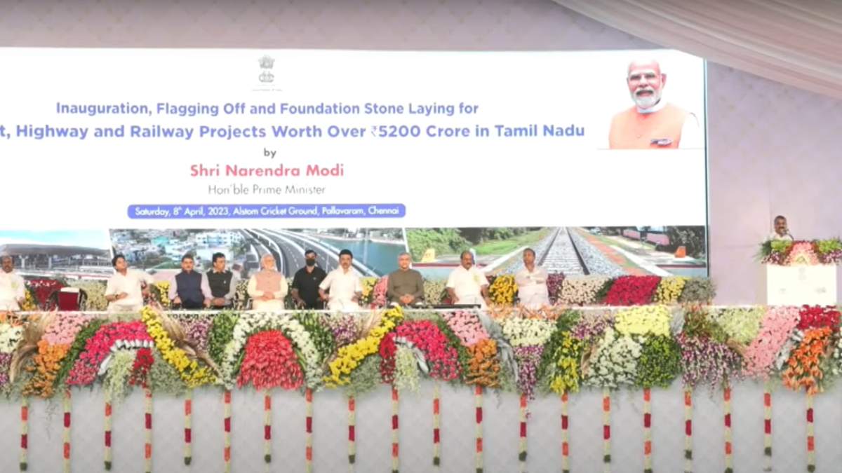 Massive claps and sounds in Modi function while L Muragan said MK Stalin name 