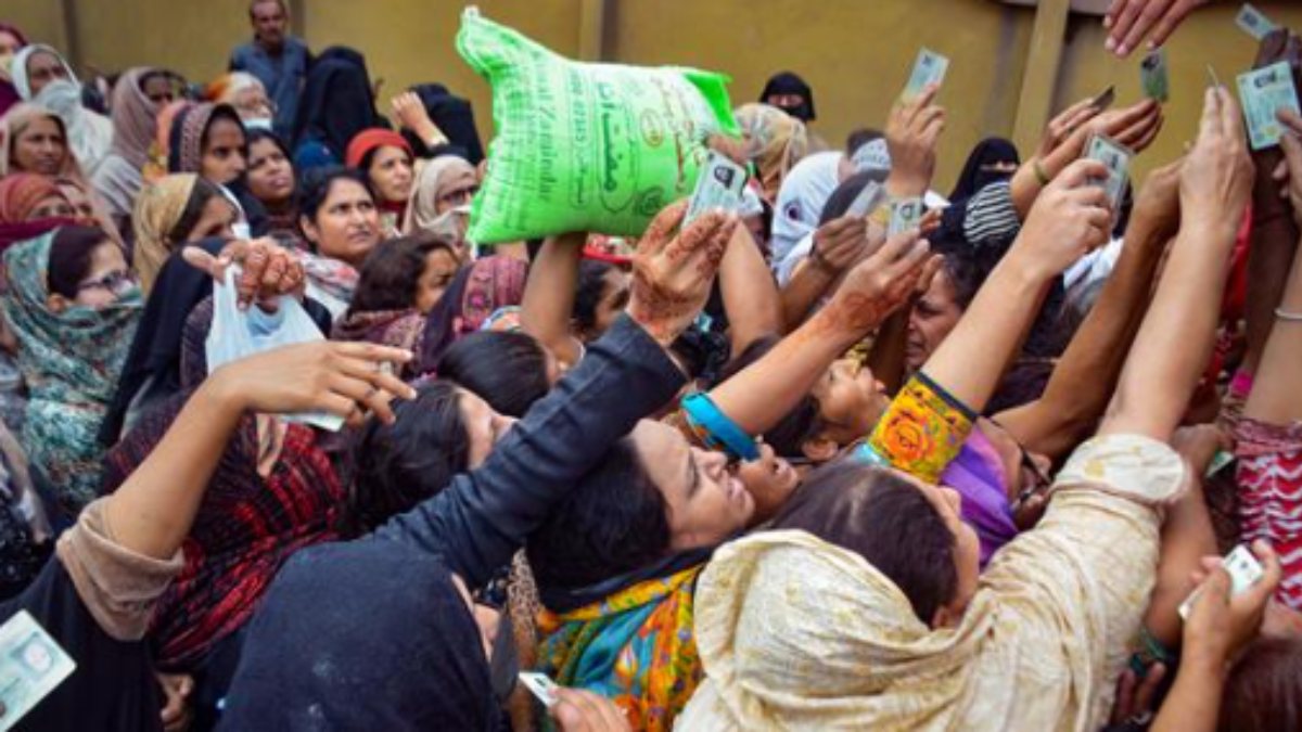 Extreme inflation and pakistanis reeling under skyrocketing inflation as cash strapped gov struggles to stabilize economy