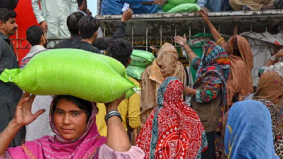 Extreme inflation and pakistanis reeling under skyrocketing inflation as cash strapped gov struggles to stabilize economy