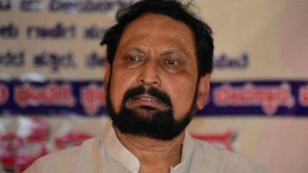 Karnataka Ex deputy cm Laxman Savadi got seat in Congress after a day he joined the party Karnataka Ex deputy cm Laxman Savadi got seat in Congress after a day he joined the party