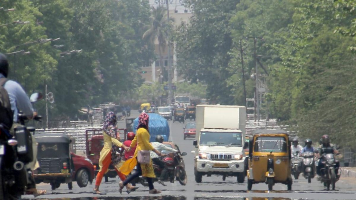 Today Weather Report: TN increasing heat 3 degree C for 2 days chance of moderate rain 