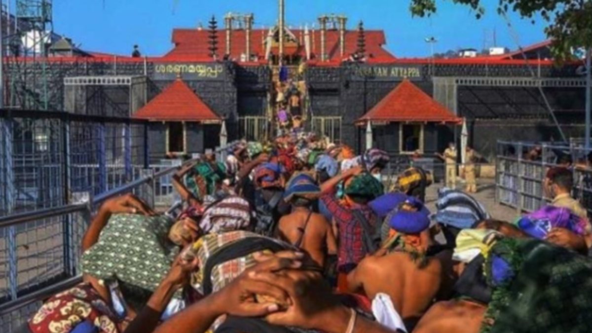 Sabarimala temple opens for Chitrai Vishu festival Ayyappa devotees gather to see the kani kanuthal Sabarimala temple opens for Chitrai Vishu festival Ayyappa devotees gather to see the kani kanuthal