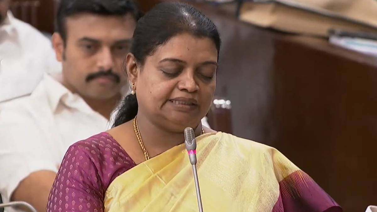  Minister Geetha Jeevan announces smart phones for Anganwadi workers 