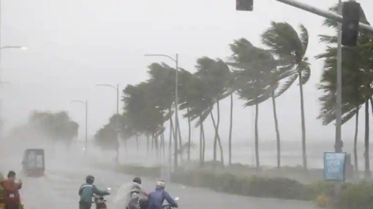  Today Weather Report: Rest for the scorching sun Heavy rain with strong winds says Met office 