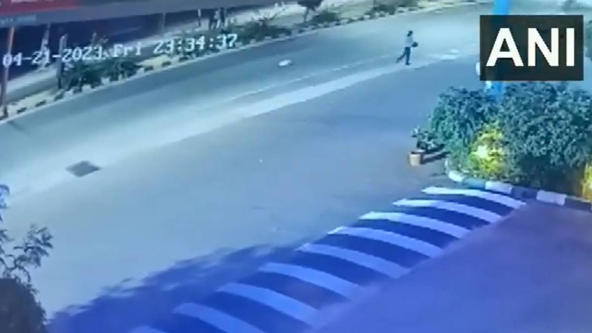Bangalore Woman Jumps Off Bike After bike taxi Rider Tries To Grope Her Bangalore Woman Jumps Off Bike After bike taxi Rider Tries To Grope Her