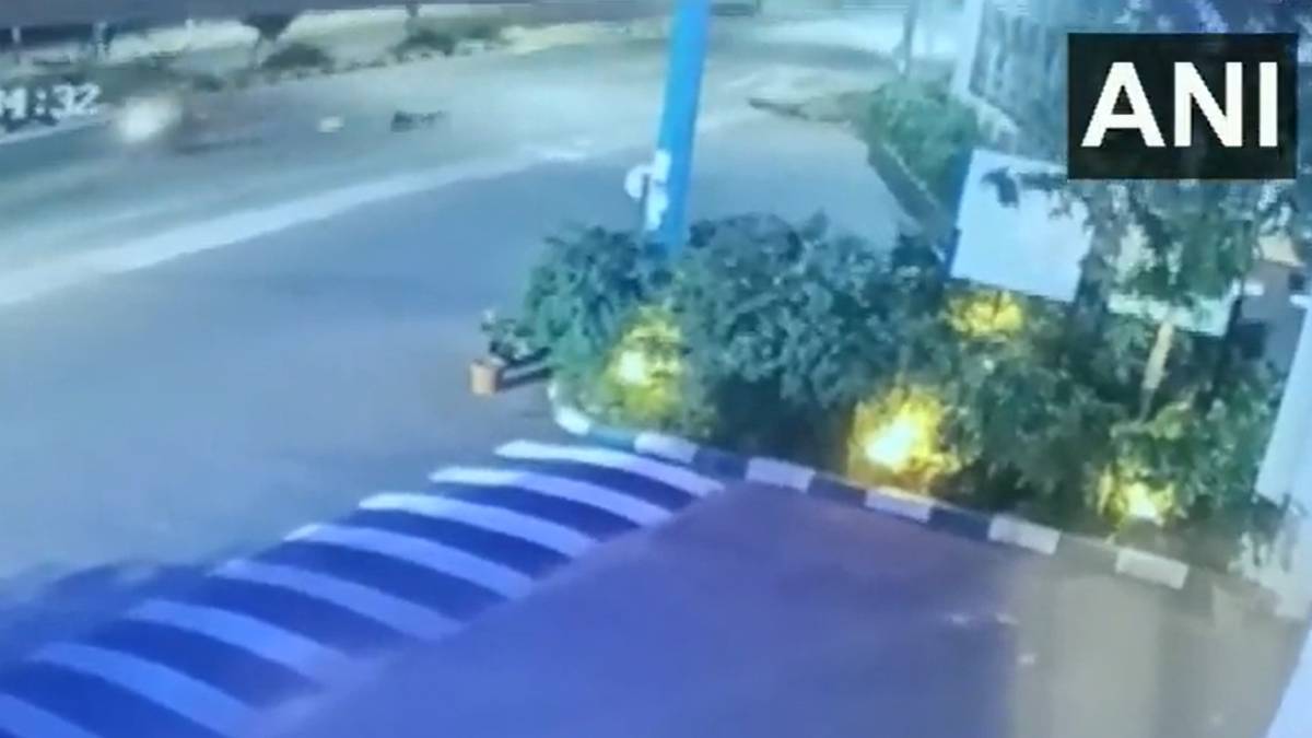 Bangalore Woman Jumps Off Bike After bike taxi Rider Tries To Grope Her Bangalore Woman Jumps Off Bike After bike taxi Rider Tries To Grope Her