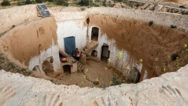  Do you know How the South African people protect heat in summer without AC? 