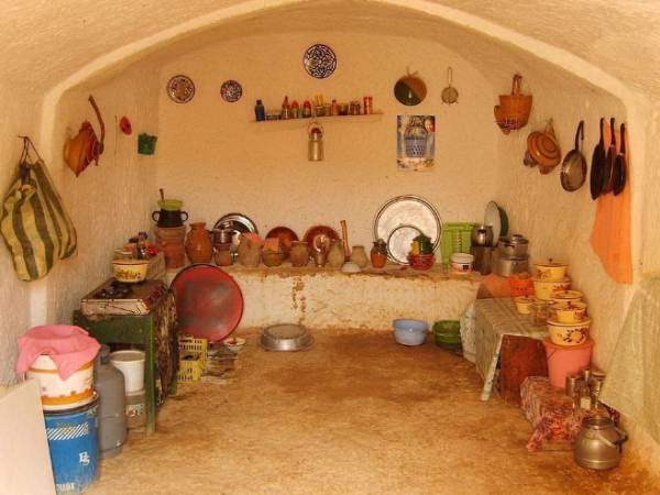  Do you know How the South African people protect heat in summer without AC? 