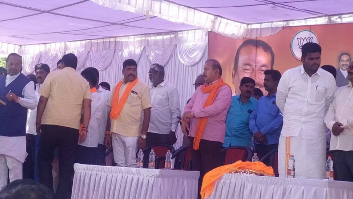 Karnataka Election: In Shivamogga after KS Eshwarappa order Tamil Thai Vazhthu stops and disrespected infront of Annamalai 