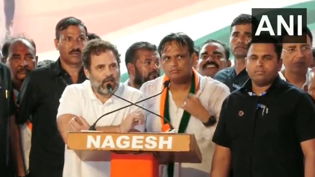  Karnataka Election: Rahul Gandhi Helicopter forces to land Kalaburagi after the and he speakes on drizzling