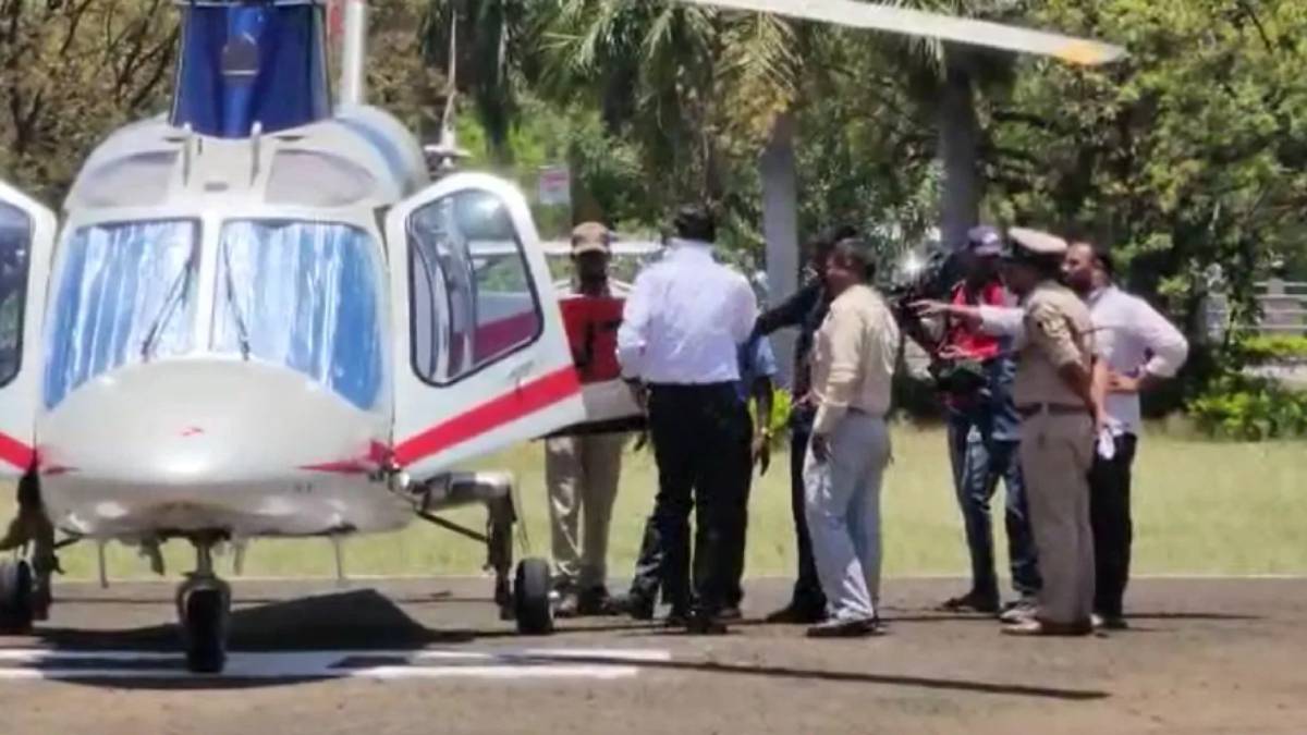  Karnataka Election: Rahul Gandhi Helicopter forces to land Kalaburagi after the and he speakes on drizzling