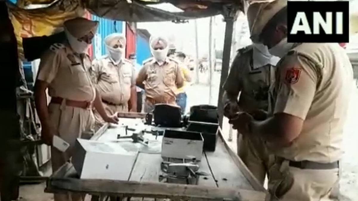 Nine people dead and 11 hospitalised in an incident of gas leak in Giaspura area of Ludhiana, Punjab. Nine people dead and 11 hospitalised in an incident of gas leak in Giaspura area of Ludhiana, Punjab.