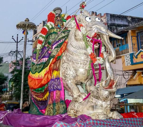 Srirangam Renganathar temple Chithirai Virupan Tirunaal Revathi Ther festival on 19th April 