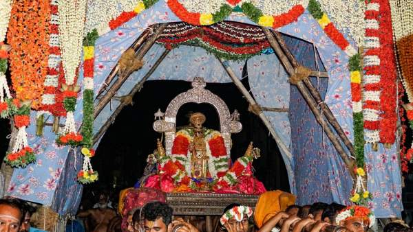 Srivilliputhur Aandal Pattu vasthiram gift for Sriranganathars birthday on Chithirai Revathi Srivilliputhur Aandal Pattu vasthiram gift for Sriranganathars birthday on Chithirai Revathi