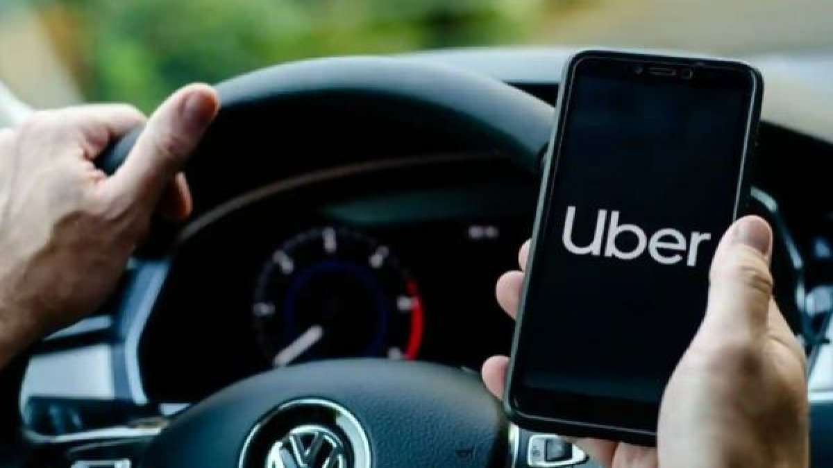 Report claims that Uber charges more from users if their phone battery is low 