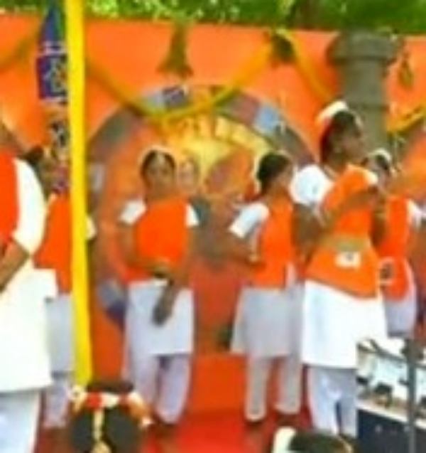 Women and girls welcomed the Prime Minister in Chennai with traditional dance Women and girls welcomed the Prime Minister in Chennai with traditional dance