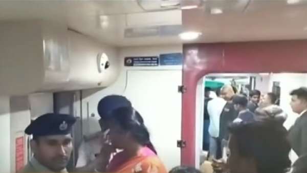 BJP leader stuck inside Vande Bharat when she was distributing sweets BJP leader stuck inside Vande Bharat when she was distributing sweets