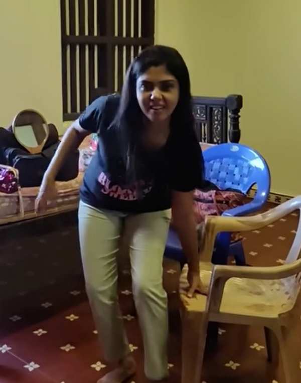 Pandian Stores Serial Meena leg is injured after hot water is poured on her body 