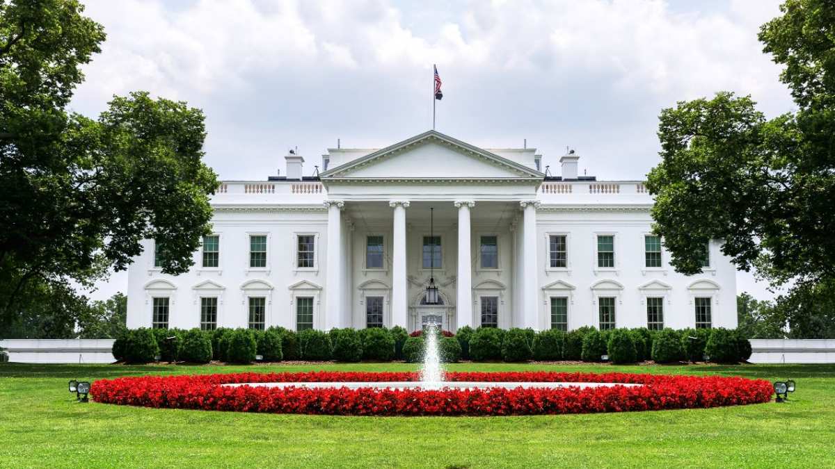  Secret Service finds a unlikely White House intruder which is a toddler