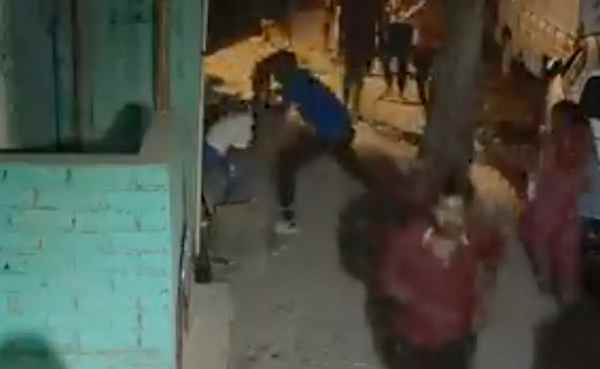  New Video revelas Moments Before Delhi Teens Murder Killer Seen Waiting For Her