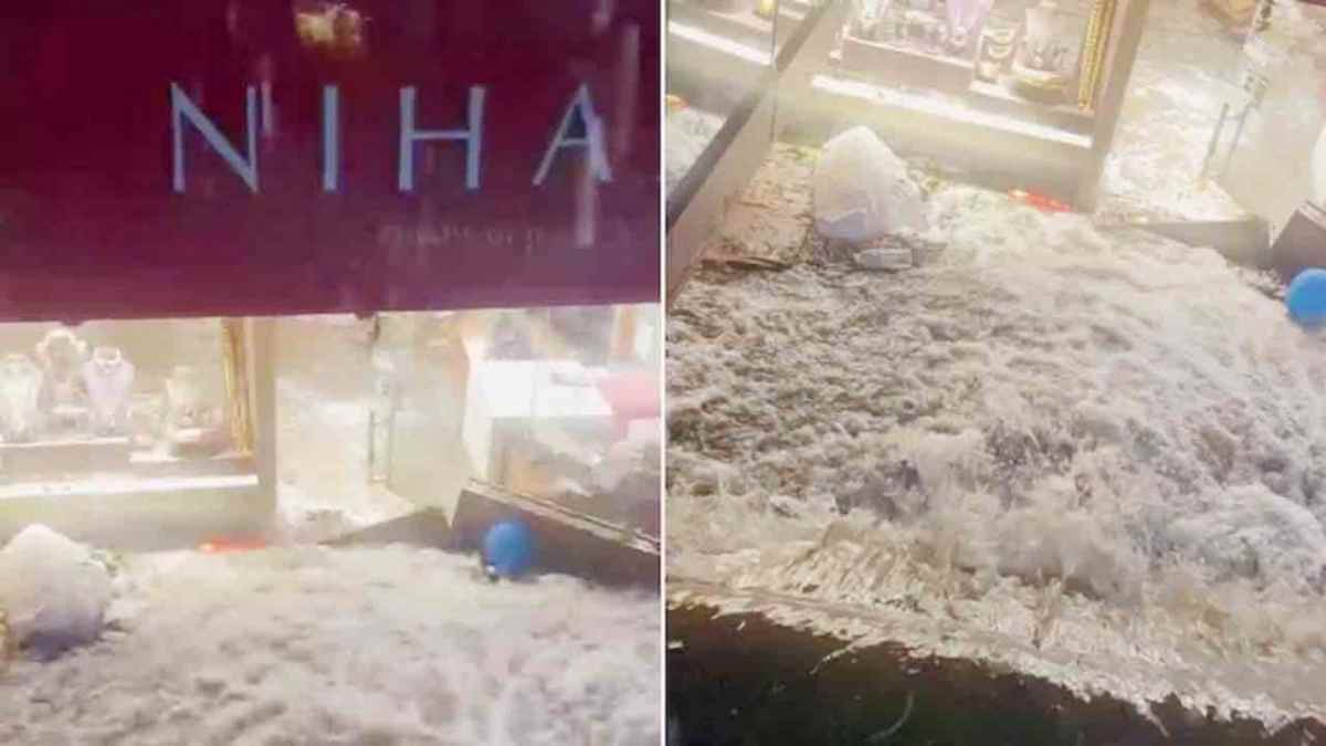 RS 2.5 crore worth of gold jewelery washed away in floods in Bengaluru, Karnataka 