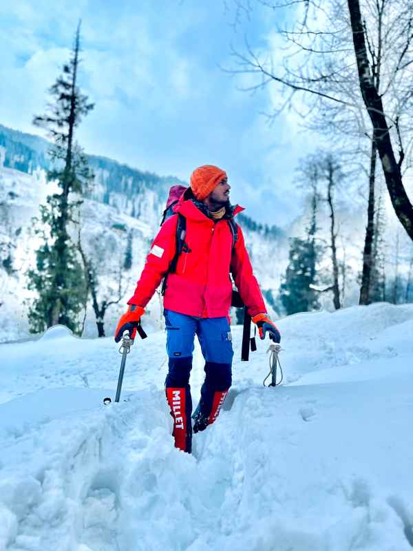 27 old youth Rajasekar the first person from Tamil nadu reaches mount everest 