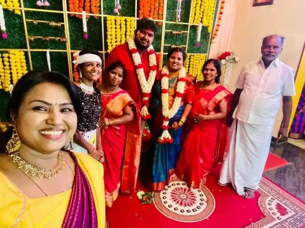 Baakiyalakshmi Serial selvi character plays Kambam Meena Family photos 