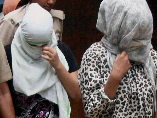 2 Bhojpuri Actresses booked for running sex racket in Pune 