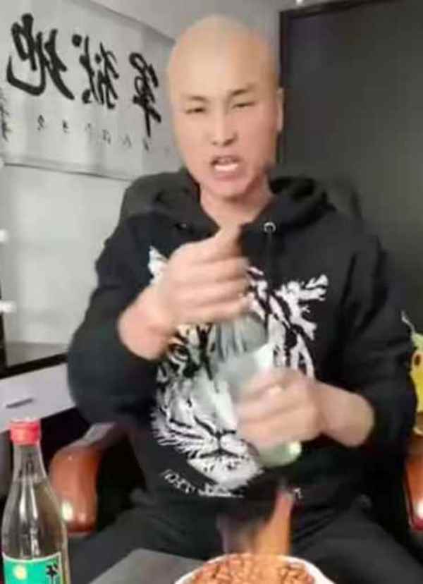  What is the reason as a man dies after gulping copious amounts of liquor