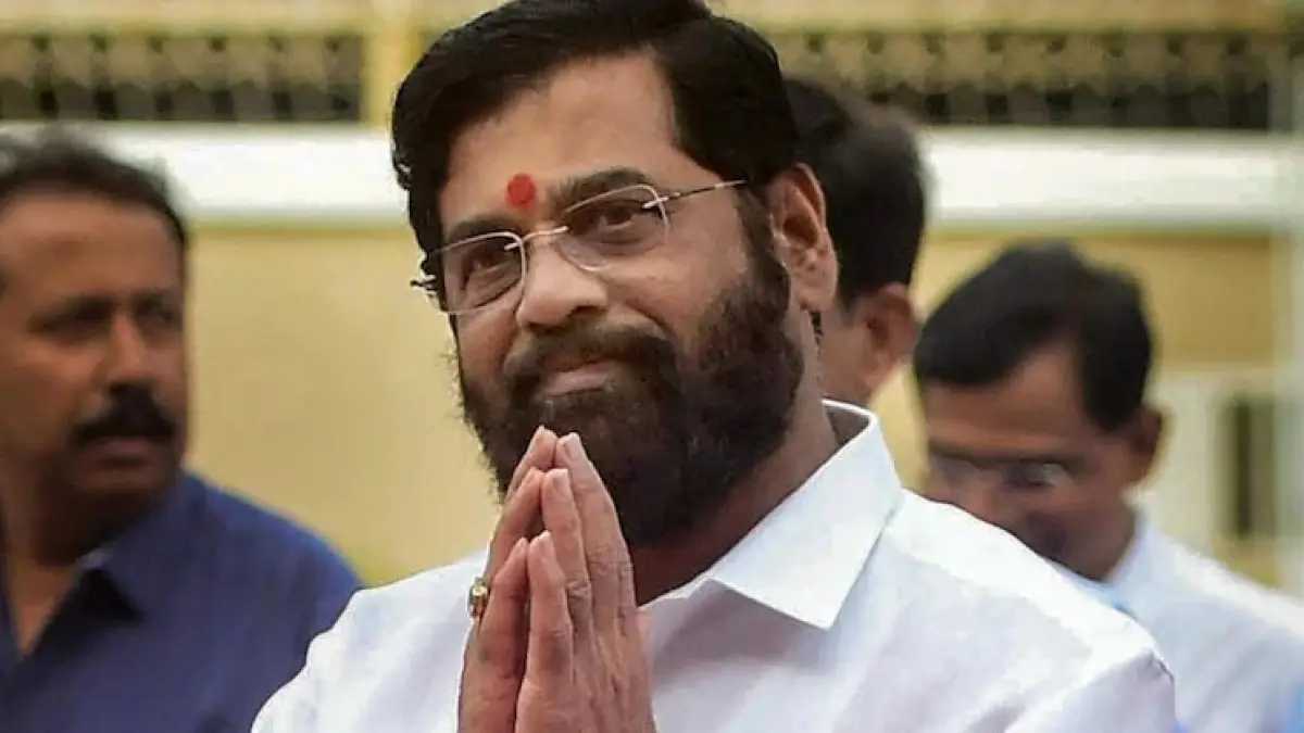 Tomorrow Supreme Court to decide whether Eknath Shinde and 15 other MLAs should be disqualified Tomorrow Supreme Court to decide whether Eknath Shinde and 15 other MLAs should be disqualified
