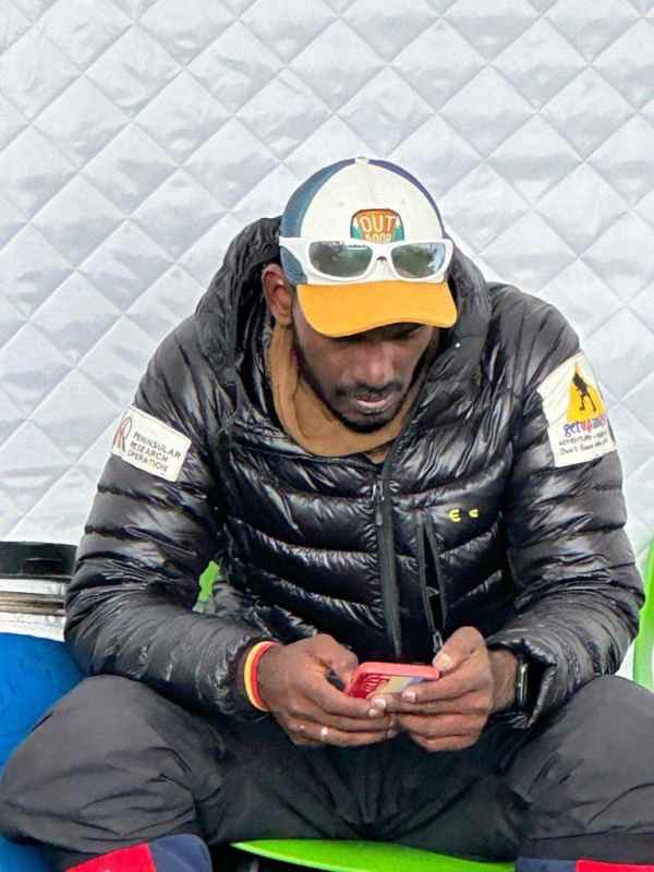 CM Stalin congratulates rajasekar who climb mount everest 