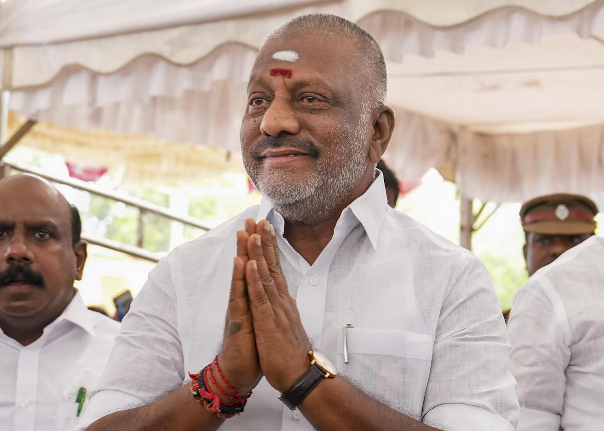 OPS sent me a message to come to the party : says Edappadi Palaniswami to party officials in Salem OPS sent me a message to come to the party : says Edappadi Palaniswami to party officials in Salem