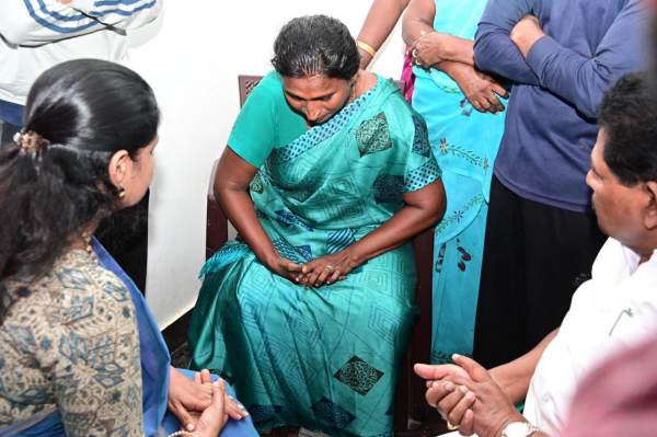 Kanimozhi MP presented a compensation cheque of Rs 1 crore given by the Tamil Government to the family of VAO Lourde Francis 