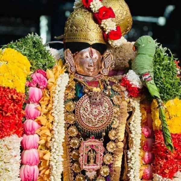 Madurai Chithirai thiruvizha 2023: Srivilliputhur Andals garland sent to adorn Lord Kallazhagar Madurai Chithirai thiruvizha 2023: Srivilliputhur Andals garland sent to adorn Lord Kallazhagar