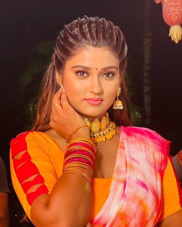 Famous Actress akanksha dubey and why did she take this sudden decision on Varanasi Famous Actress akanksha dubey and why did she take this sudden decision on Varanasi