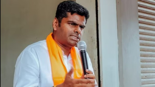 Edappadi palanisamy supporters met annamalai and bjp minister in karnataka 