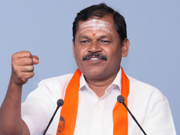 Hindu Makkal Katchi Arjn Sampath invites Actor Vijay to come to politics 