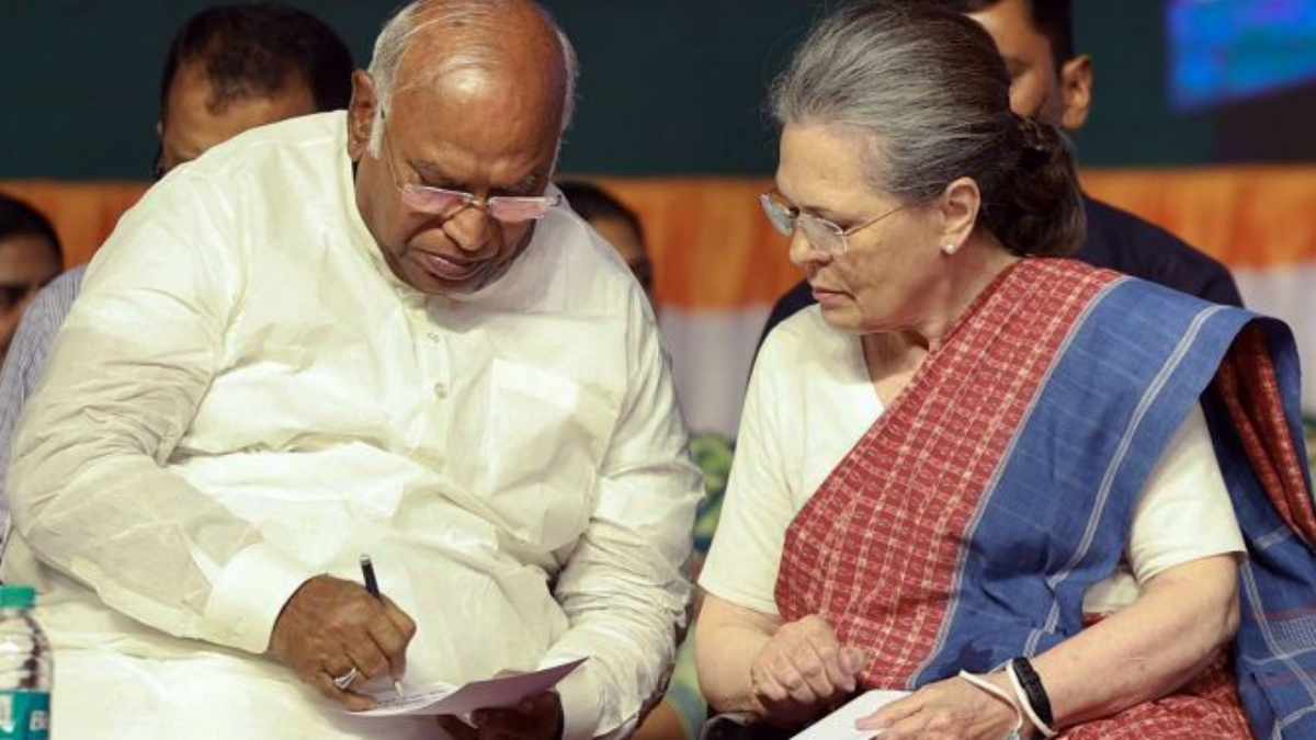 Sonia Gandhi will take the final decision on who will be the Chief Minister of Karnataka today Sonia Gandhi will take the final decision on who will be the Chief Minister of Karnataka today