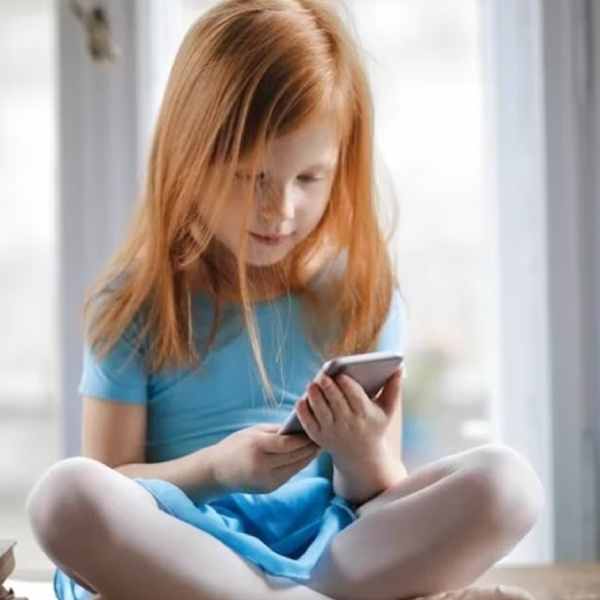Doctors Warns that Smartphones Might Give Children Virtual Autism