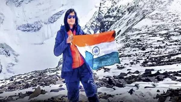 CM Stalin congratulates Muthamizhselvi who climbs mount everest 