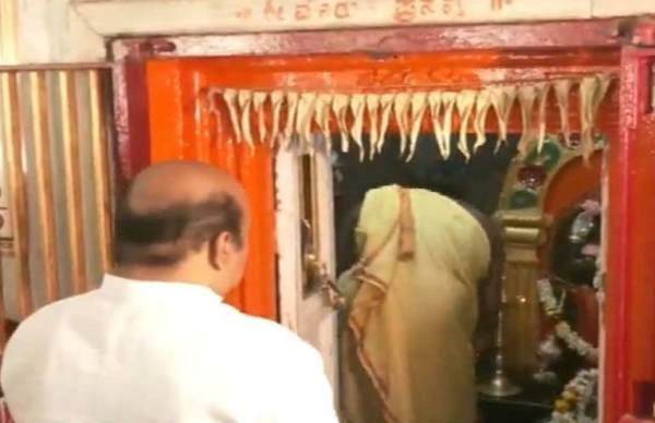 CM Basavaraj Bommai and Priyanka gandhi visits Hanuman temple and offered prayers as vote counting begins 