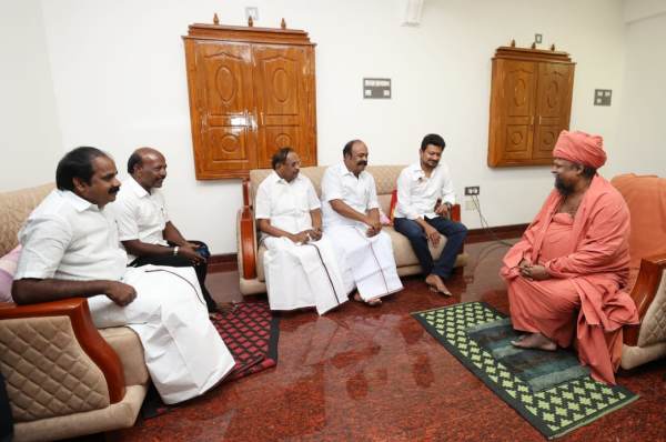 Minister udhayanidhi stalin meets kundrakudi ponnambala adigalar 