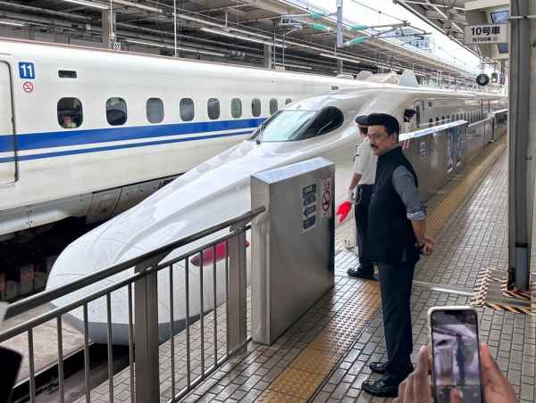  TN Chief minister Stalin travels in bullet train in Japan from Osaka to tokyo