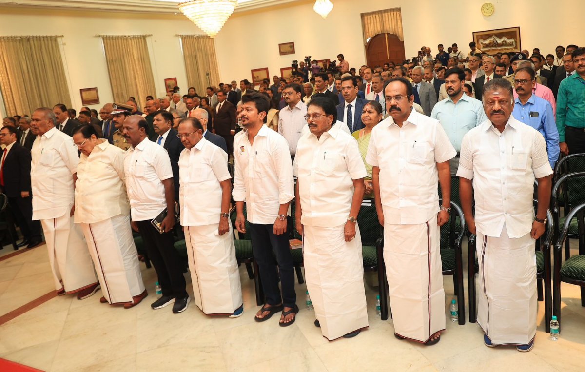 O Panneerselvam close with dmk ministers: Thangam Thanarasu took OPSs hand 