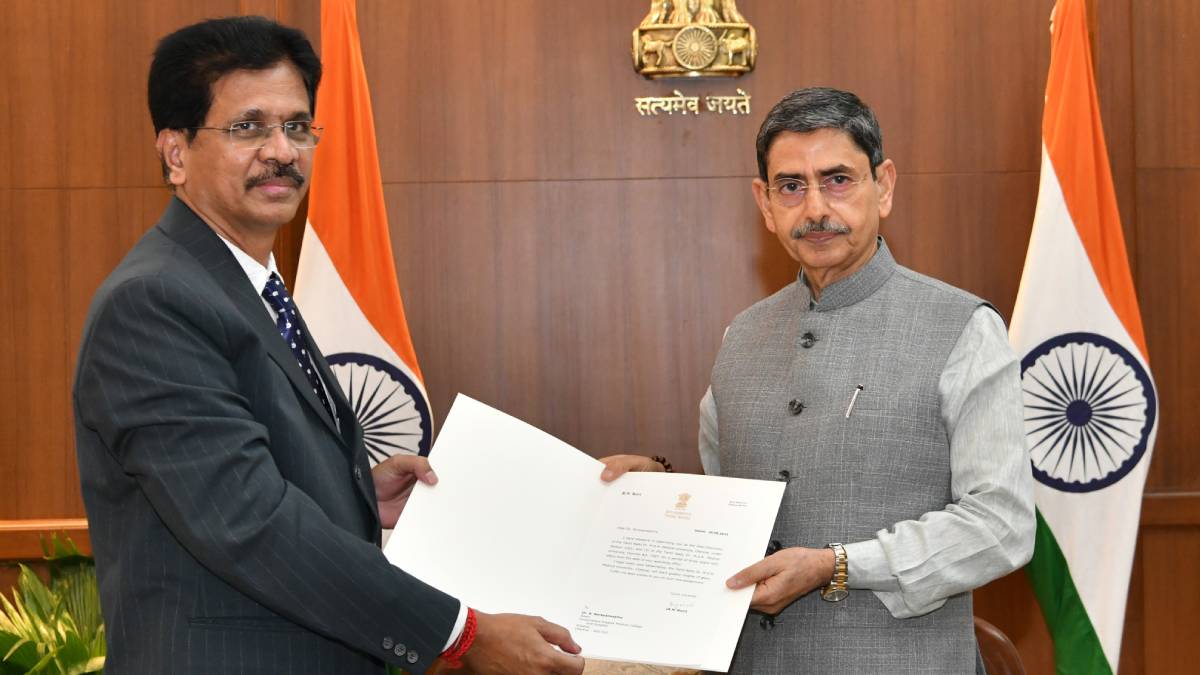 K Narayanasamy appointed as the new Vice Chancellor of MGR University K Narayanasamy appointed as the new Vice Chancellor of MGR University