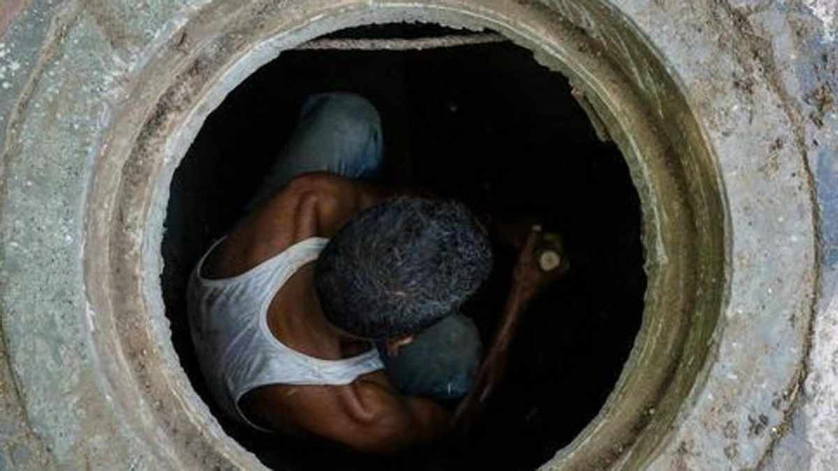 National Human Rights Commission notice to CS and DGP for Cuddalore septic tank deaths National Human Rights Commission notice to CS and DGP for Cuddalore septic tank deaths