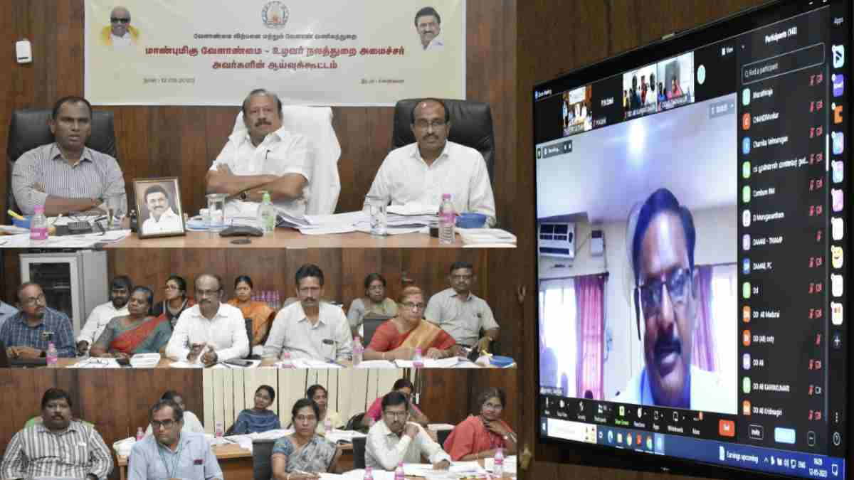 Keep in touch with farmers! Minister MRK Panneerselvam took a lesson from the agriculture officials! Keep in touch with farmers! Minister MRK Panneerselvam took a lesson from the agriculture officials!