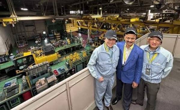 In Japan Osaka province, Stalin toured the Komatsu Production factory 