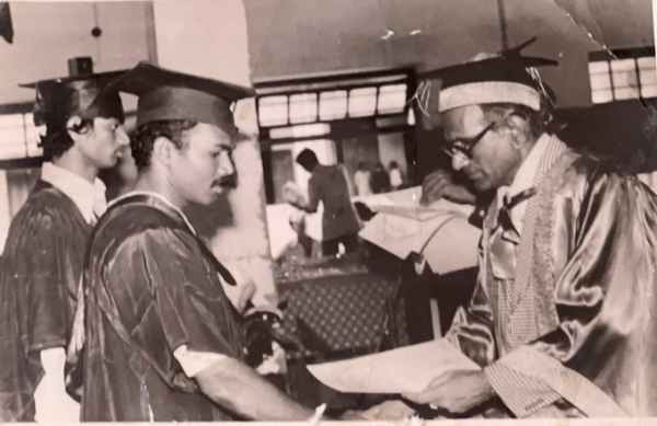 ex minister jayakumar share his old photo with his collage memory in twitter 