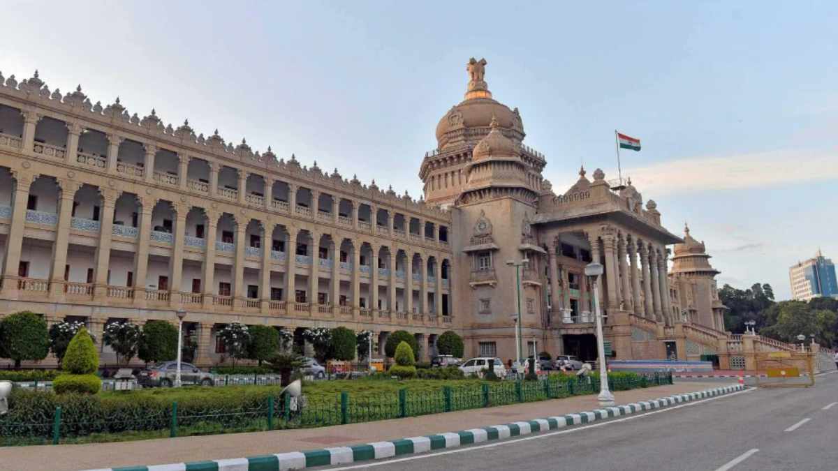 Is Karnataka is leading towards Another Hung assembly 